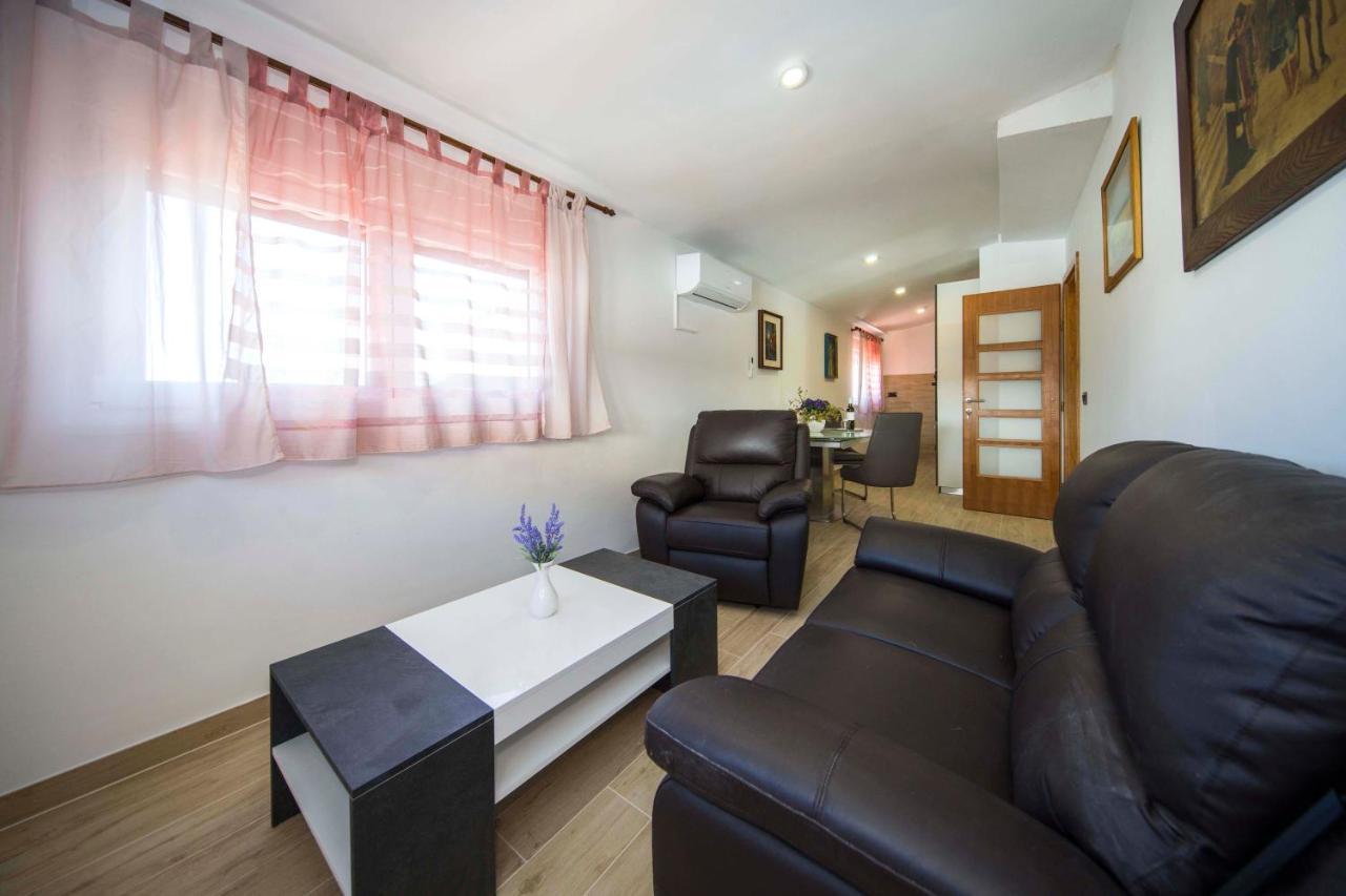 Ve & Ki Apartment Подстрана Екстериор снимка